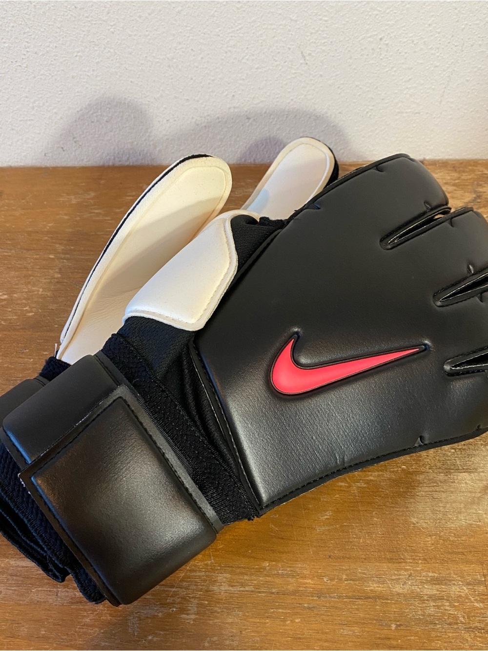 Nike Gunn Cut Player Edition Goalkeeper Gloves Black FB2105-010 $120 - Size 10